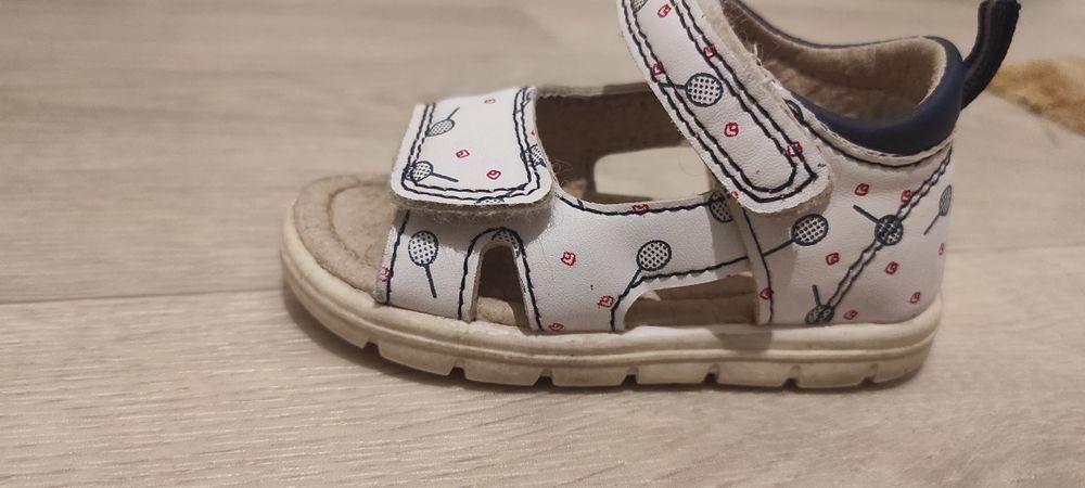 Сандалии для девочки фирмы Tombi