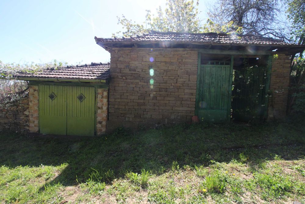 Къща с парцел в с. Здравковец, общ. Габрово