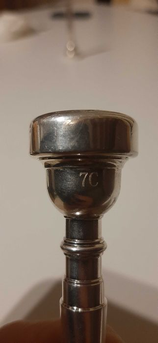 Muștiuc de trompeta 7C nou nefolosit