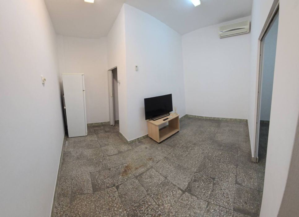Închiriez spațiu 30 mp ,parter casă,intrare separată