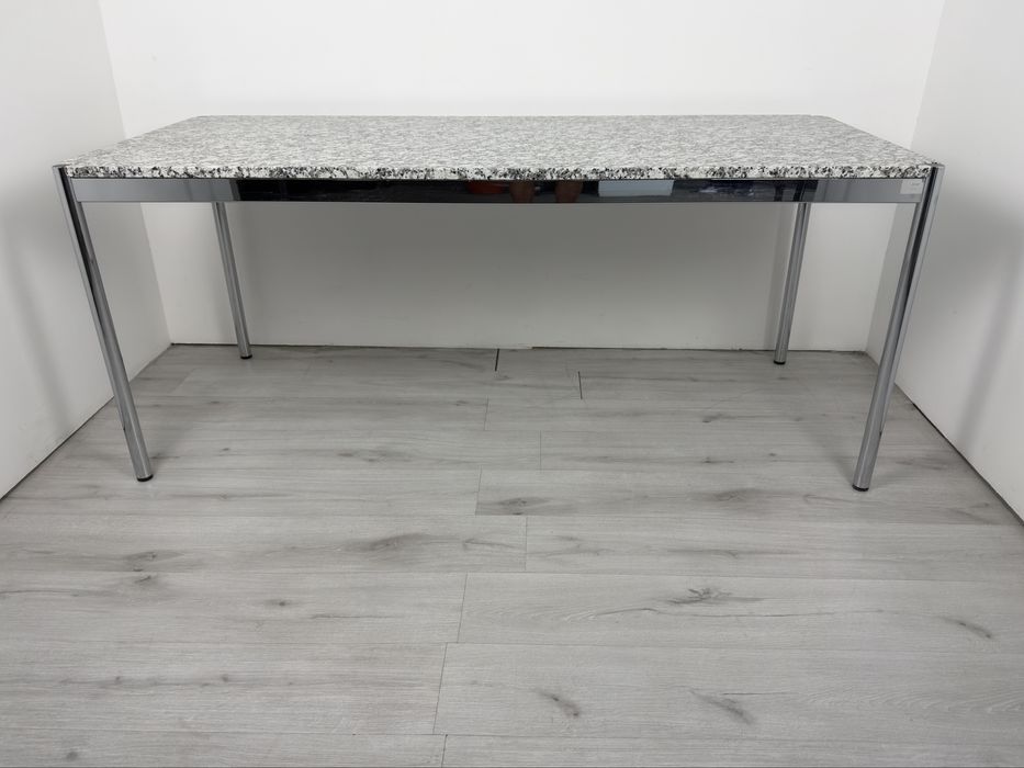 Бюро USM Haller с гранитен плот – класически дизайн