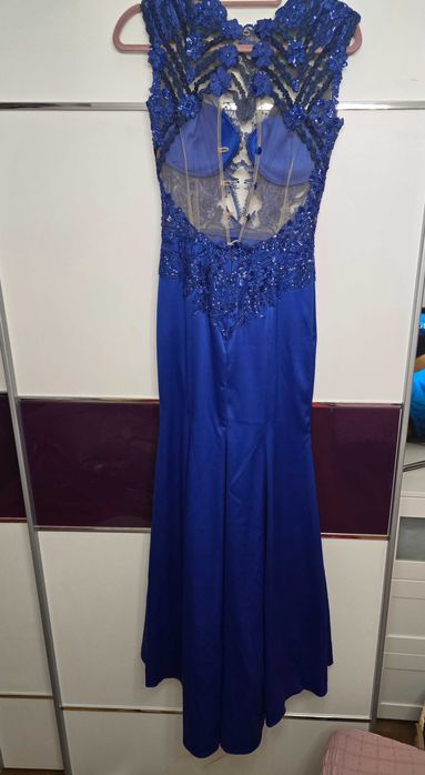 Рокля за абитуринтски бал