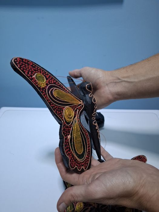 Дърворезба полетът на пеперудите