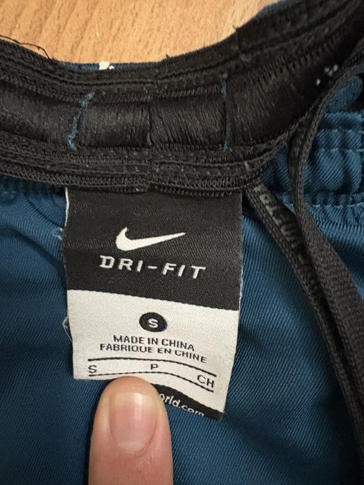 Pantaloni scurti nike marimea S