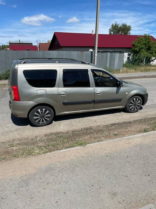 Продам ларгус машина