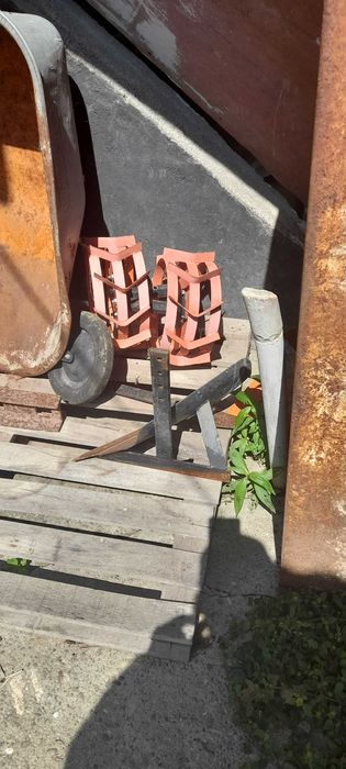 Motocultor cu remorcă și accesorii!