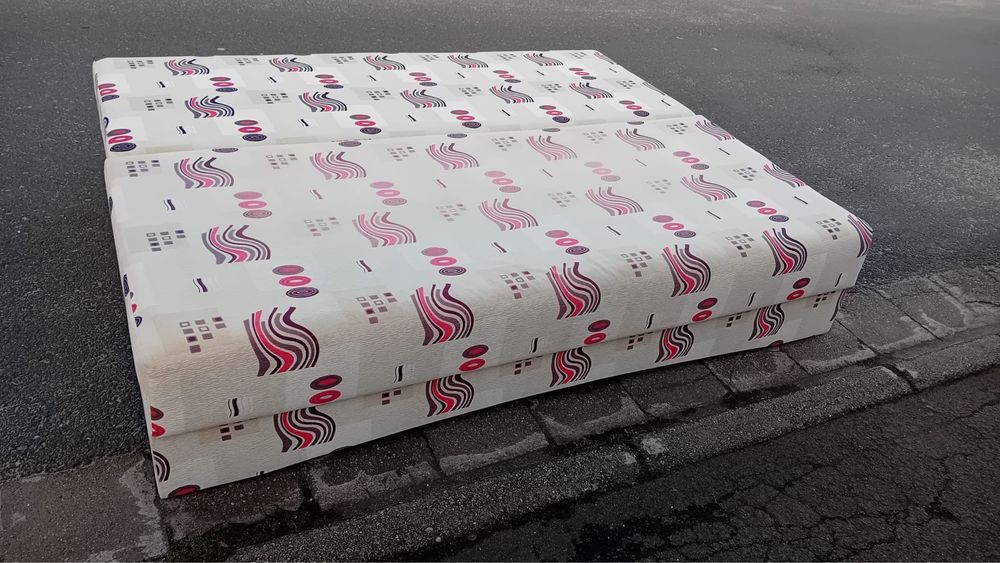 Canapea extensibila cu lada