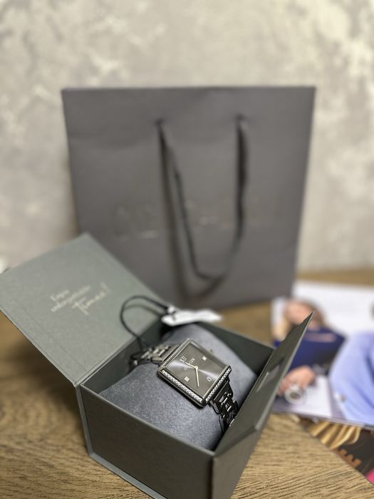 Чисто нов дамски часовник