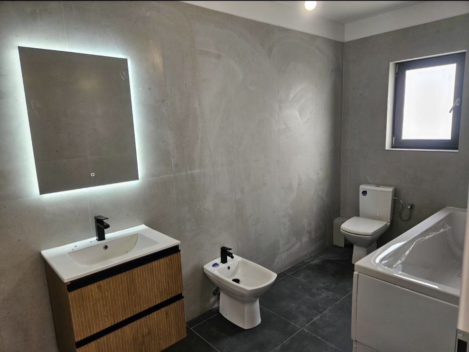 PROPRIETAR! Casa/Vila 4 camere 2 bai 175mp în Bâcu  lângă Dragomirești Deal