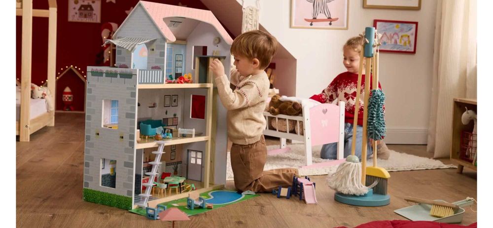 НОВА Дървена къща за кукли 64/80/31