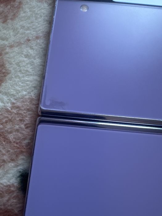 Samsung  galaxi z flip 4 .                     ,
