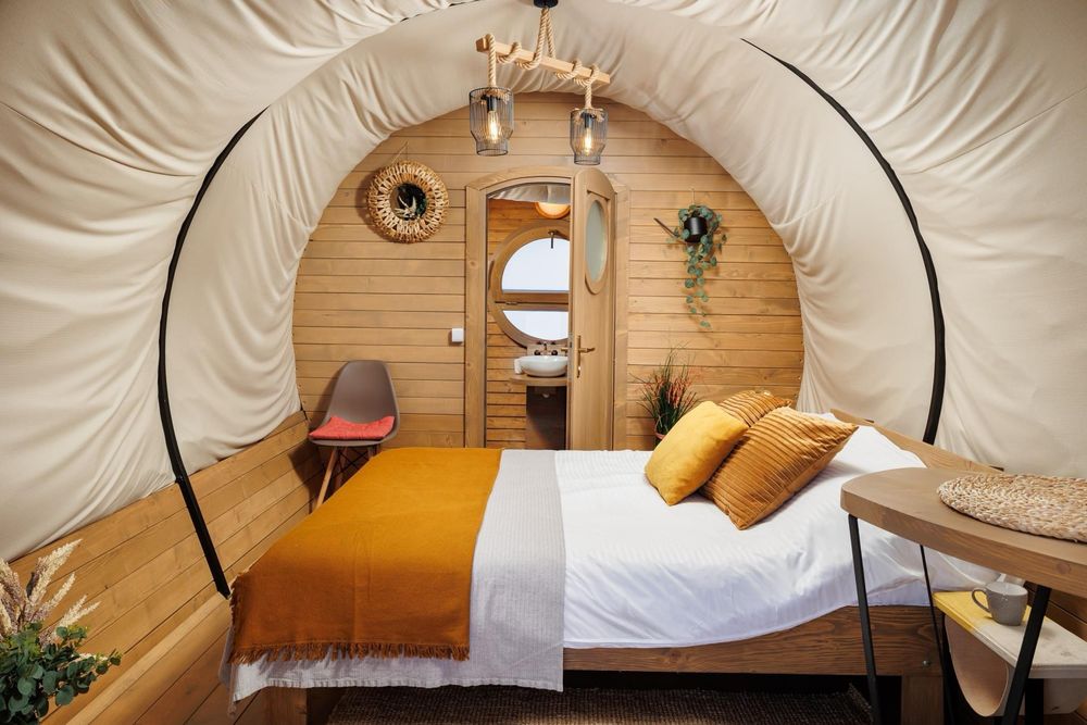 Carute cu coviltir-cabane-cabanute de locuit-Aframe