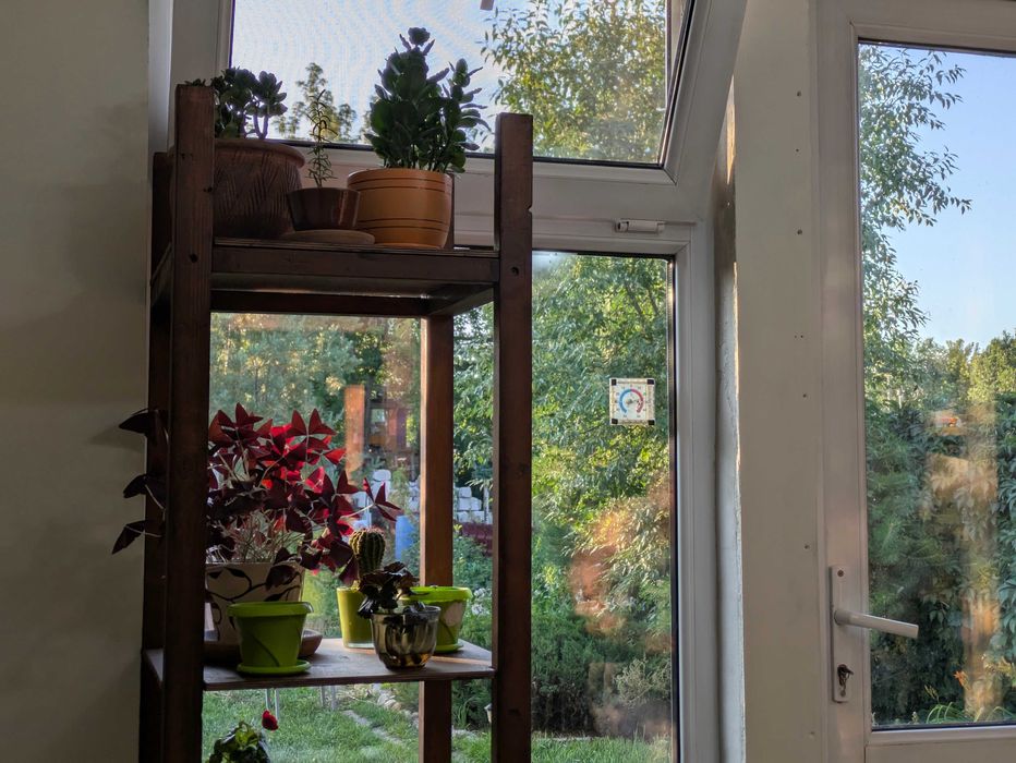 Деревянный стелаж