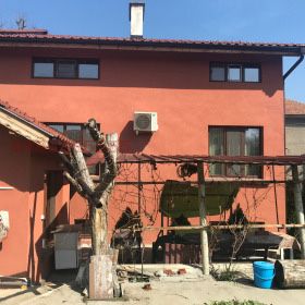 Къща с два жилищни и един призмен етаж в гр. Бяла Слатина