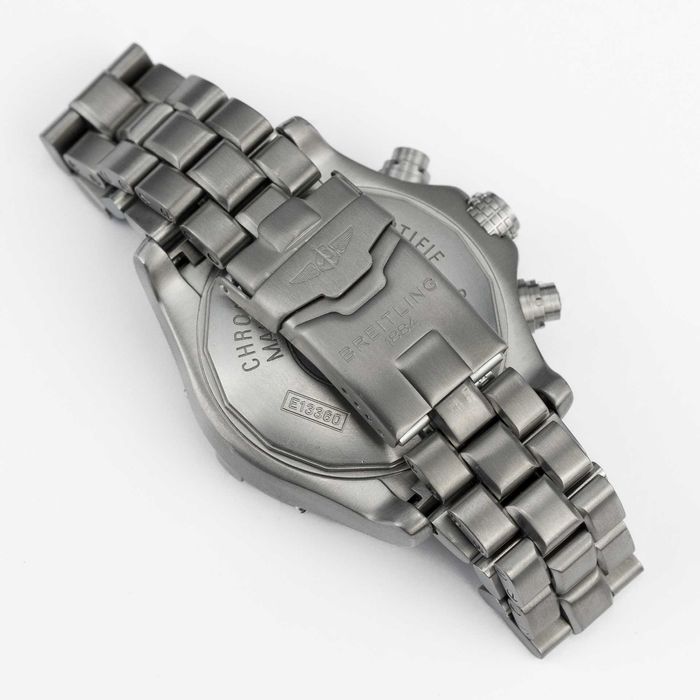 Breitling Chrono Avenger Titanium 44mm E1336009/B555