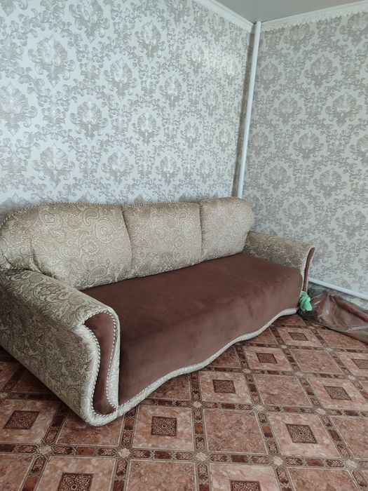 Продам диван в отличном состояний.
