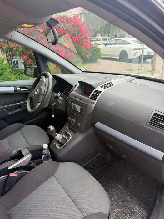 Продавам Opel Zafira