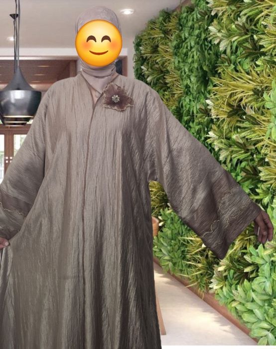 Abaya sotiladi..