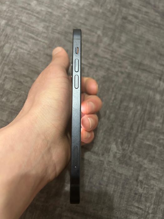 iPhone 12 в хорошем состоянии