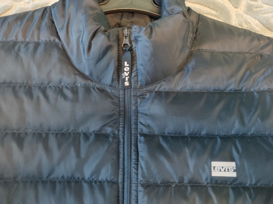 Мъжко,спортно яке- levis