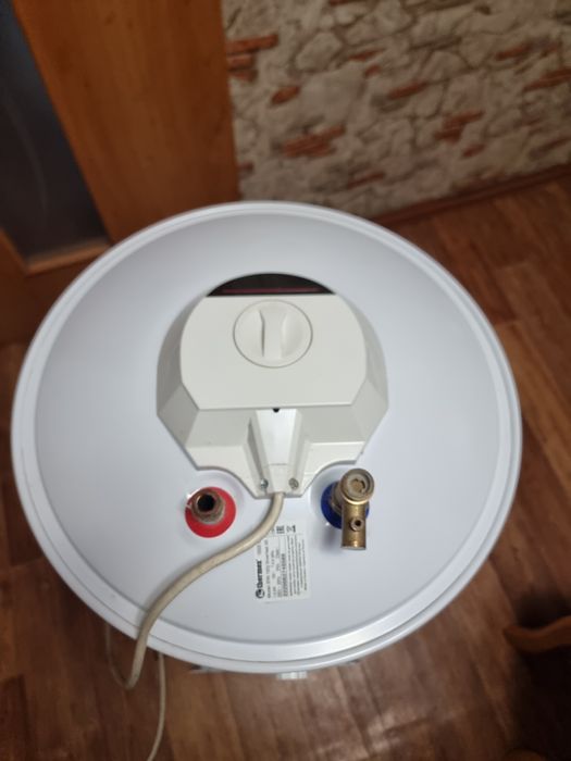 Водонагреватель  Аристон