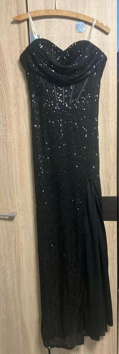 Vând rochie neagră, lungă, mărimea xs