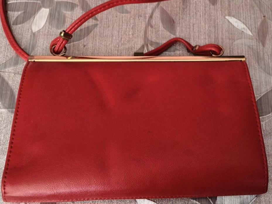 Дамско портмоне с дълга дръжка