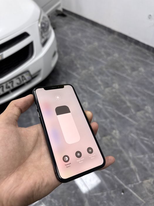 Iphone x aybi bor arzonga bervoraman 700.00bolishi shu