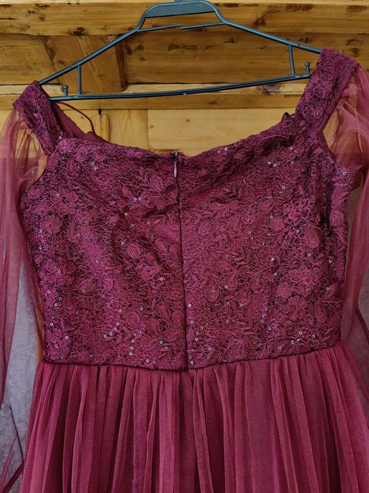 Официална рокля.