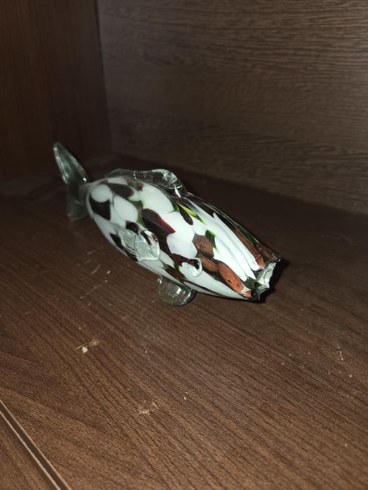 Peste comunist din sticla