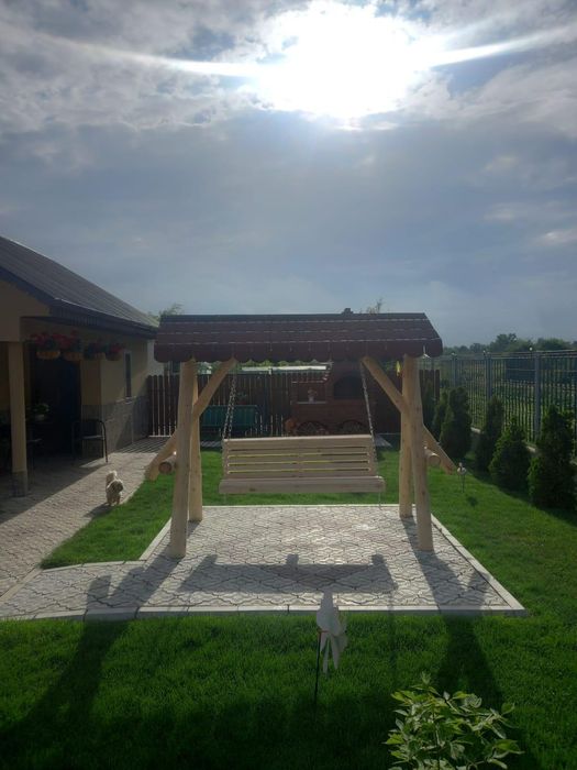 Leagăne mese băncuțe și foisore pentru exterior