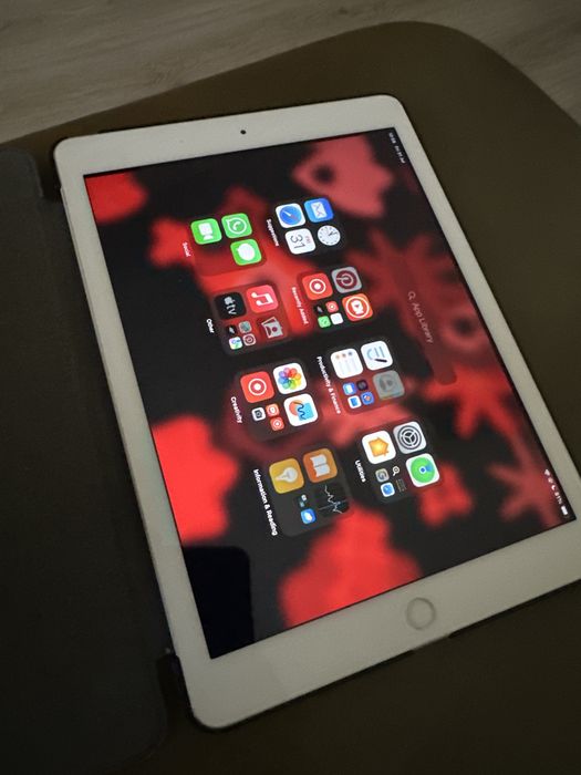 Vand ipad gen 6  cumparat din istyle
