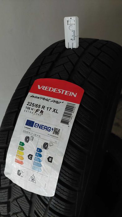 Гуми 225/65R17, Vredestein, Грайфер 7+ мм, DOT 3524. Купувани преди по-малко от 1г, ползвани само 1 сезон, дек-фев. Минах на гуми А/Т.
