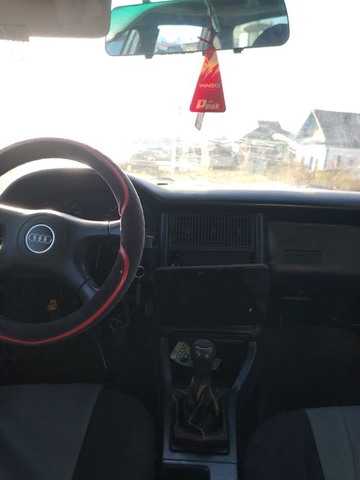 Автомобиль ауди Б3