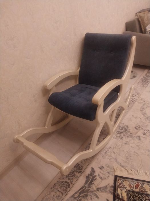Кресло качалка сотилади