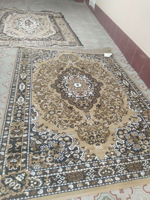 Shkaf, 2 ta kravat,2 ta gilam sotiladi
