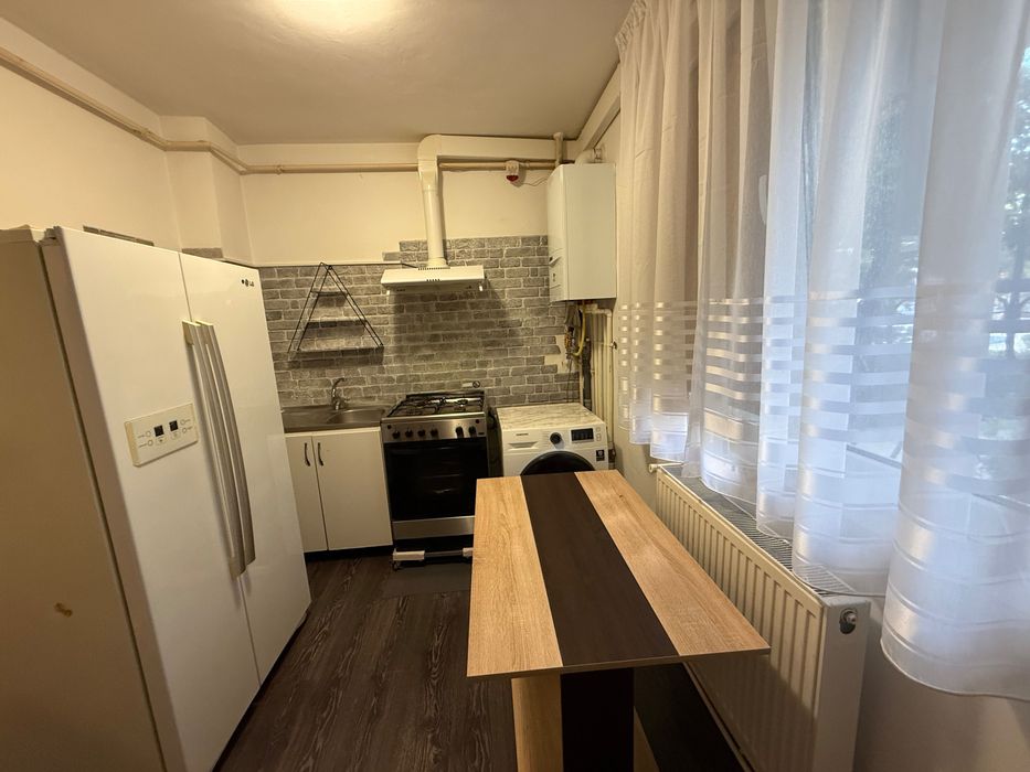Apartament două camere de închiriat parter