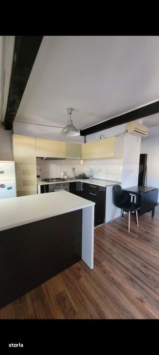 Apartament cu 2 camere, semidecomandat, etaj 3/3,  cu parcare, zona Mu