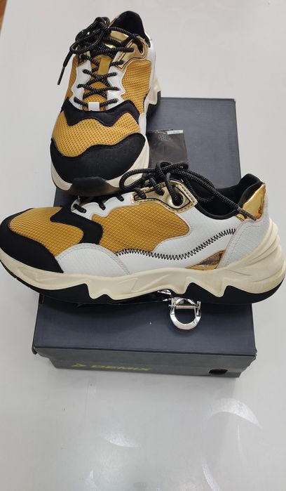 Продам кроссовки Bershka