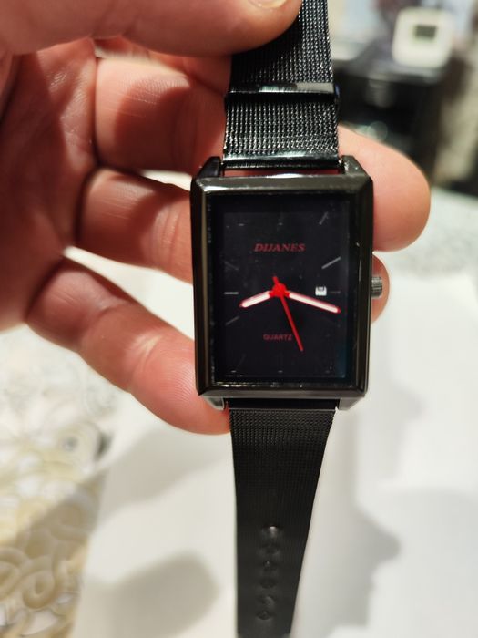 Часы кварцевые ультратонкие