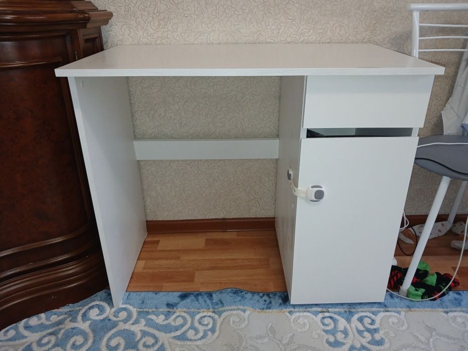 Продам письменный стол