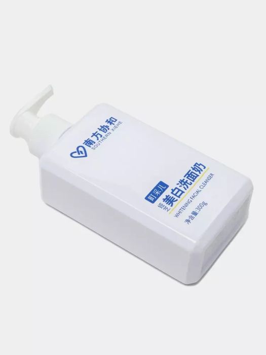 Yuz va tana uchun aminokislotalar bilan Mashhur Oqartiruvchi ko'pik. B