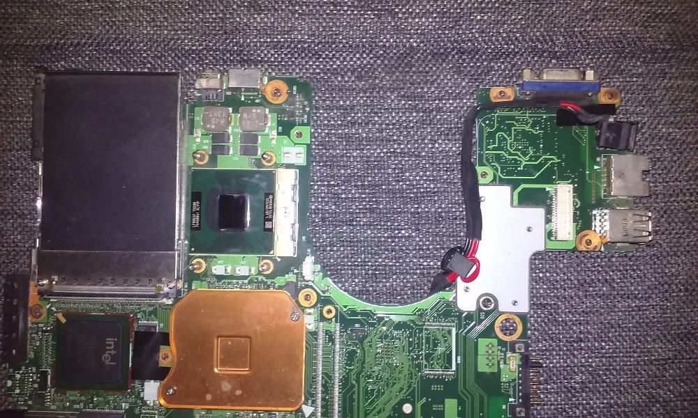 Placa de baza Tochiba Equium A 100