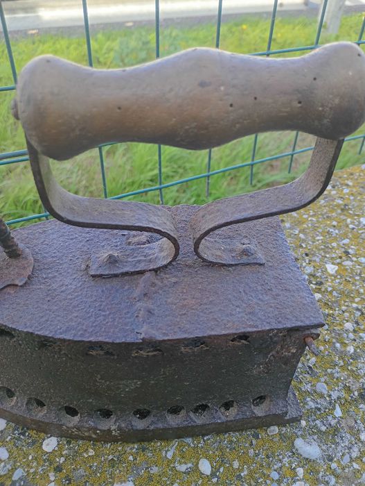 Ютия на жар . Много стара