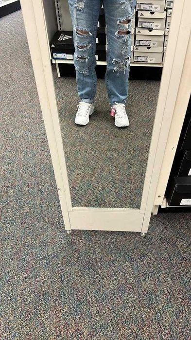 Продам кроссовки