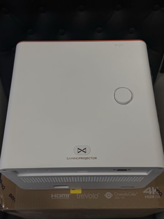 Продавам нов проектор BenQ X3100i