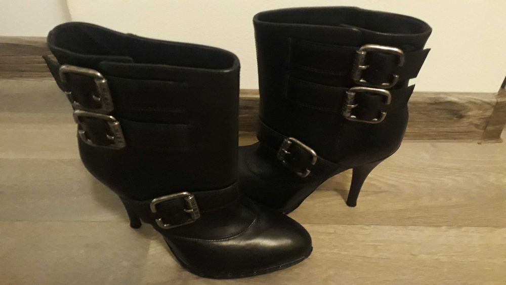 Боти "miss sixty" и Eliza