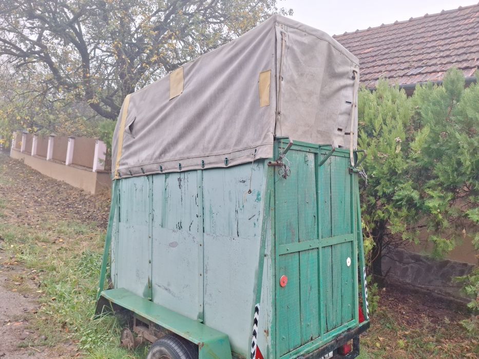 Vând remorcă animale