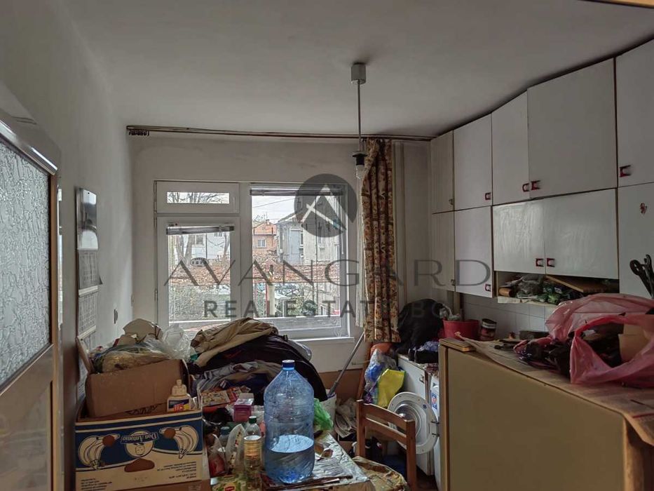 Продава се Тристаен апартамент в Пловдив, Христо Смирненски - 70 кв.м за 2572 €/кв.м - Снимка #1