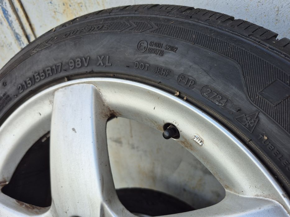 Vand 4 Anvelope iarna, 215/55/17,98w-Dot2724 in stare foarte buna